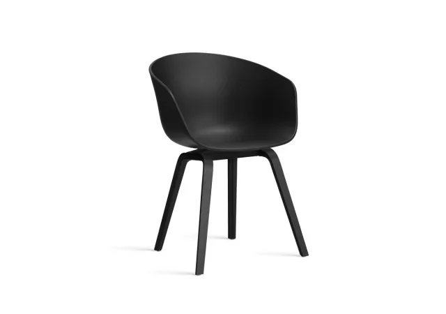 About a chair 22 oak base - polyprop black (ral 9005)