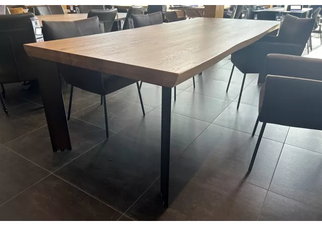 MASTER EETTAFEL RECHTHOEKIG 250X110 CM toonzaalmodel